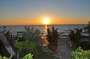 Beachfront Holiday Houses Yannis on Agios Gordios Beach