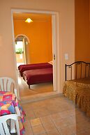 Beachfront Holiday Houses Yannis on Agios Gordios Beach