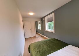 Spacious And Modern 3-bedroom Near Center, Free Parking