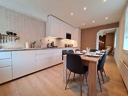 Spacious And Modern 3-bedroom Near Center, Free Parking