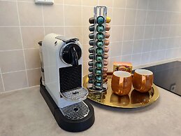 Spacious And Modern 3-bedroom Near Center, Free Parking