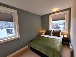 Spacious And Modern 3-bedroom Near Center, Free Parking