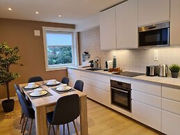 Spacious And Modern 3-bedroom Near Center, Free Parking