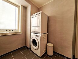 Bright And Modern Apartment Near Center, 85 M2, Fully Equipped, Free P
