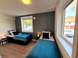 Bright And Modern Apartment Near Center, 85 M2, Fully Equipped, Free P