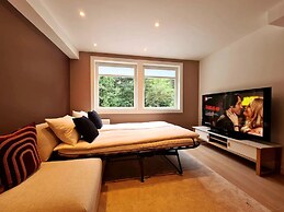 Bright And Modern Apartment Near Center, 85 M2, Fully Equipped, Free P