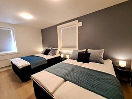 Bright And Modern Apartment Near Center, 85 M2, Fully Equipped, Free P