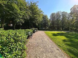 Bright And Modern Apartment Near Center, 85 M2, Fully Equipped, Free P