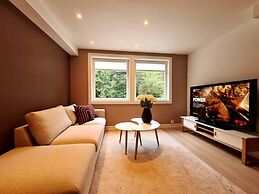 Bright And Modern Apartment Near Center, 85 M2, Fully Equipped, Free P