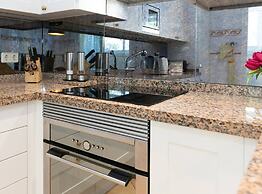 Luxury Apartment With Sea View In Marbella