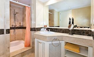 Luxury Apartment With Sea View In Marbella