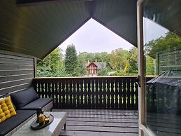 Beautiful Penthouse Near Center, 2-bedroom, Balcony and Free Parking