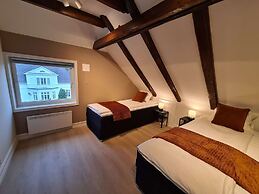 Beautiful Penthouse Near Center, 2-bedroom, Balcony and Free Parking