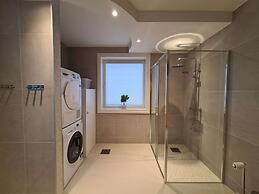 Beautiful, Spacious And Modern, 2-bedroom, Near Center, Free Parking
