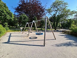 Beautiful, Spacious And Modern, 2-bedroom, Near Center, Free Parking