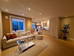Beautiful, Spacious And Modern, 2-bedroom, Near Center, Free Parking