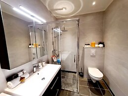 Bright And Modern - 2-bedroom, Central, Free Parking