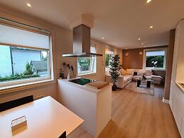 Bright And Modern - 2-bedroom, Central, Free Parking