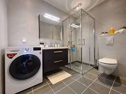 Bright And Modern - 2-bedroom, Central, Free Parking