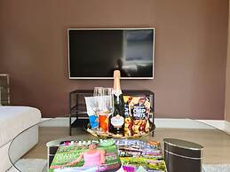 Bright And Modern - 2-bedroom, Central, Free Parking