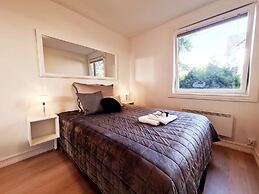 Bright And Modern - 2-bedroom, Central, Free Parking