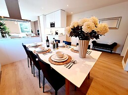 Bright And Modern - 2-bedroom, Central, Free Parking