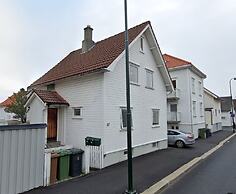 Lovely 3-bedroom Apartment Near City Center