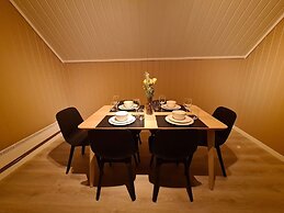 Lovely 3-bedroom Apartment Near City Center