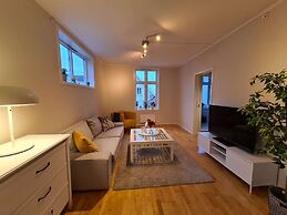 Beautiful 2-bedroom In City Center, With Balcony and Free Parking