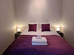 Beautiful 2-bedroom In City Center, With Balcony and Free Parking