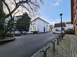 Beautiful 2-bedroom In City Center, With Balcony and Free Parking