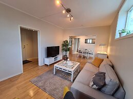 Beautiful 2-bedroom In City Center, With Balcony and Free Parking