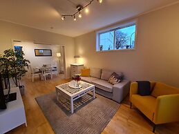 Beautiful 2-bedroom In City Center, With Balcony and Free Parking