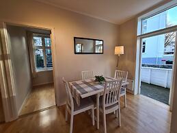 Beautiful 2-bedroom In City Center, With Balcony and Free Parking