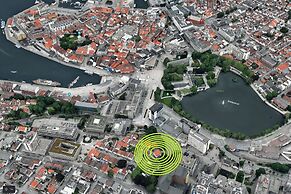 Beautiful 2-bedroom In City Center, With Balcony and Free Parking