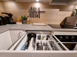 Room-spacious Private Room, Queen Bed, C