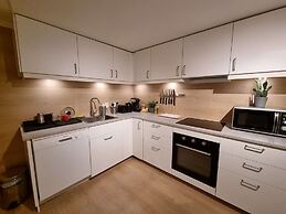 Room-spacious Private Room, Queen Bed, C