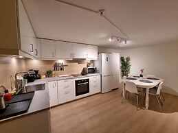 Room-spacious Private Room, Queen Bed, C