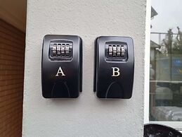 Room-spacious Private Room, Queen Bed, C