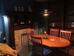 Cosy Cottage Sleeps 6 Suit Families, Contractors, Couples