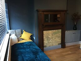 Cosy Cottage Sleeps 6 Suit Families, Contractors, Couples