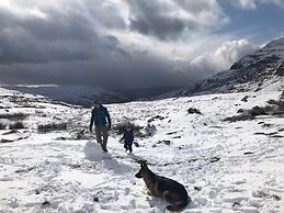 Cosy Cottage Sleeps 6 Suit Families, Contractors, Couples