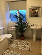 Cosy Cottage Sleeps 6 Suit Families, Contractors, Couples