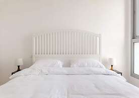 O-O Group -Luxury 3BR APT See View Tower