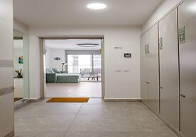 O-O Group -Luxury 3BR APT See View Tower