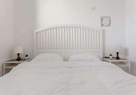 O-O Group -Luxury 3BR APT See View Tower