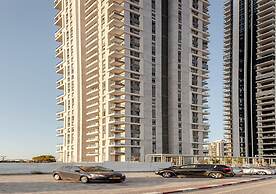 O-O Group -Luxury 3BR APT See View Tower