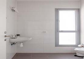 O-O Group -Luxury 3BR APT See View Tower