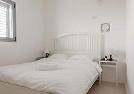 O-O Group -Luxury 3BR APT See View Tower