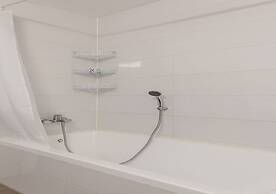 O-O Group -Luxury 3BR APT See View Tower